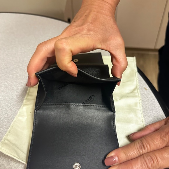 💕Burberry wallet💕 - Picture 3 of 6